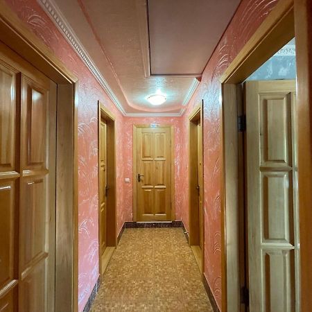 Villa Aeroport Розовый Дом تشيسيناو المظهر الخارجي الصورة